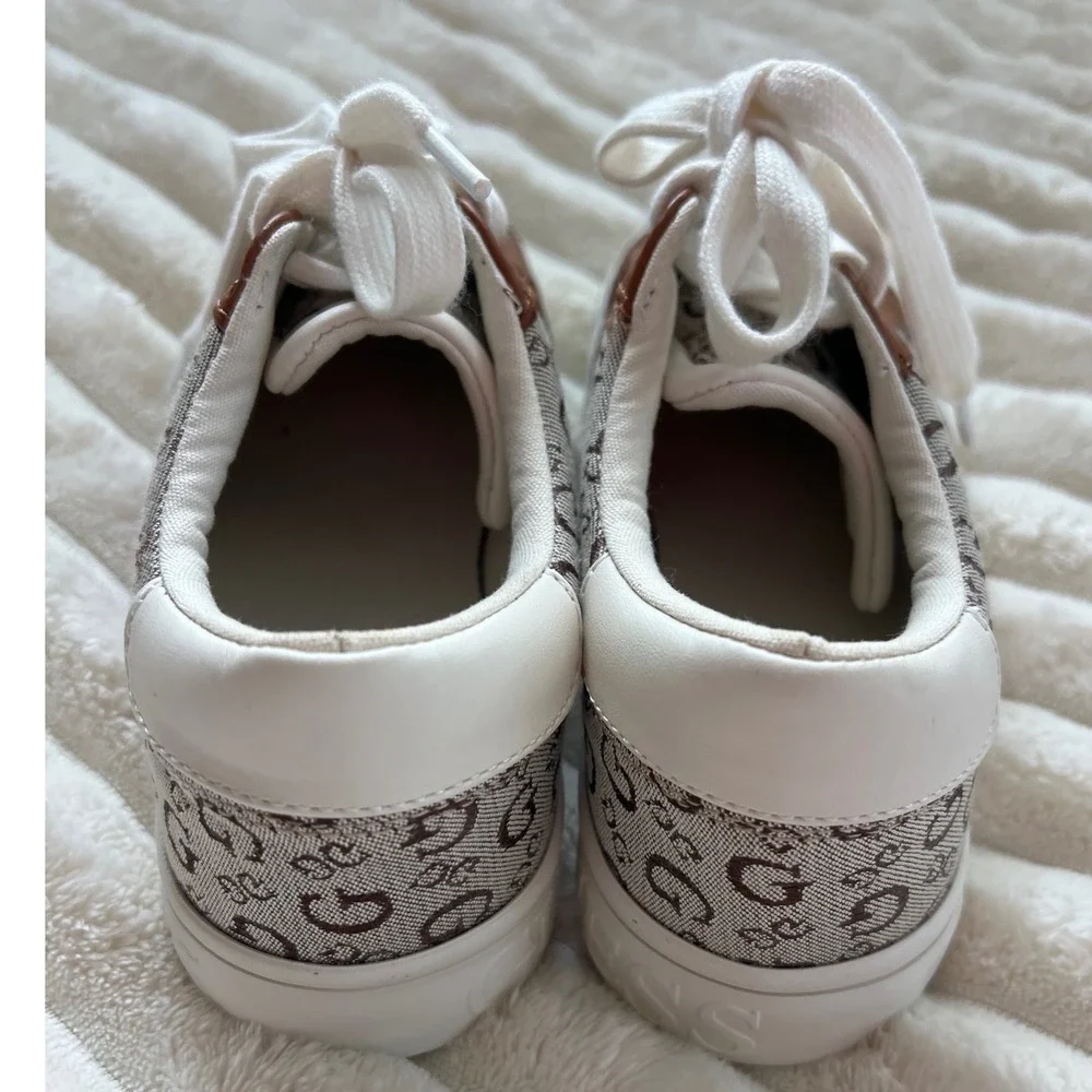 Guess Astray Kids Brown Logo Monogram Low Top Lace Up Sneakers WGASTRAY4-R‎ 5.5M